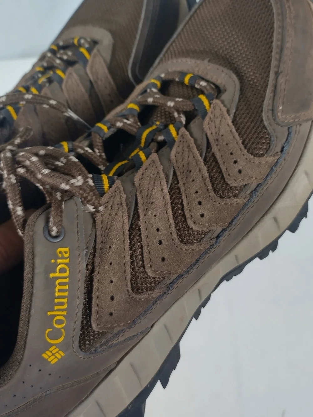 Columbia Mens Sz 7.5 Strata Trail Waterproof Outdoors Hiking Athletic Trainers